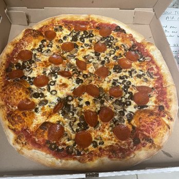 Mola's Pizza - 18" 3 topping of pepperoni, mushrooms and black olives... Delicious - Pizza Near Me - Cordova, Tennessee