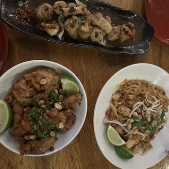 Star Noodle - Look Moore Funn, Nuoc Cham Chicken, and Pad Thai. - Asian Fusion Near Me - Lahaina, Hawaii Star Noodle - Look Moore Funn, Nuoc Cham Chicken, and Pad Thai. - Asian Fusion Near Me - Lahaina, Hawaii