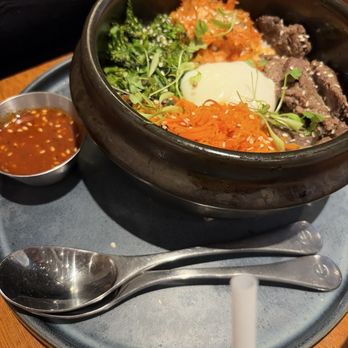 Earls Kitchen + Bar - Korean Beef Bibimbap - New American Near Me - Orlando, Florida