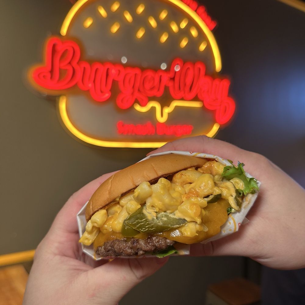 Burgerway - Mac and cheese burger - Burgers Near Me - New Haven, Connecticut Burgerway - Mac and cheese burger - Burgers Near Me - New Haven, Connecticut