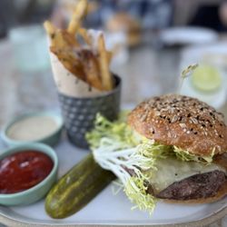 Hazel Hill - Burger - delicious