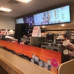Dunkin' - Counter.