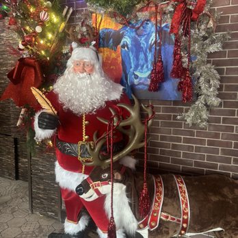 Red Cow Uptown - Holiday Decor - Burgers Near Me - Minneapolis, Minnesota