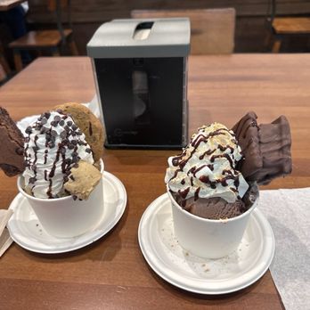 The Yard Milkshake Bar - Ice Cream & Frozen Yogurt Near Me - Pigeon Forge, Tennessee