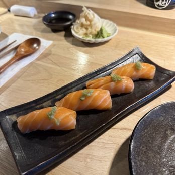 Sushi Bar Tetsuya - Salmon sushi - Sushi Bars Near Me - Los Angeles, California