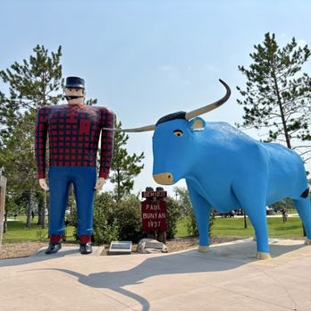 Fozzie's Smokin Bar B Q - Steps from this Iconic Photo Op - Caterers Near Me - Bemidji, Minnesota