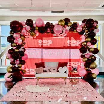 Pearl Luxe Events - Statement balloons, airport style. - Balloon Services Near Me Pearl Luxe Events - Statement balloons, airport style. - Balloon Services Near Me