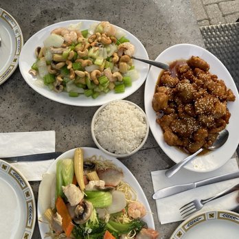 Garden Gate Restaurant - Sesame chicken, cashew shrimp, Cantonese chow mein - Chinese Near Me - Toronto, Ontario
