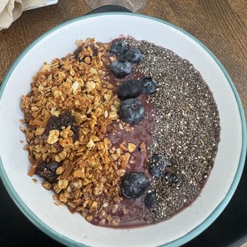 Numero Uno Beach House - I asked for the Mango Smoothie Bowl. Pretty sure this is the Açaí Bowl. It was good though. - Caribbean Near Me - San Juan, Puerto Rico Numero Uno Beach House - I asked for the Mango Smoothie Bowl. Pretty sure this is the Açaí Bowl. It was good though. - Caribbean Near Me - San Juan, Puerto Rico