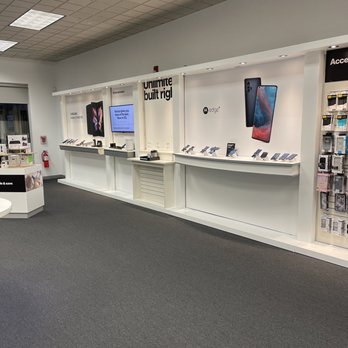 Verizon - Interior of store - Mobile Phones Near Me - Quakertown, Pennsylvania