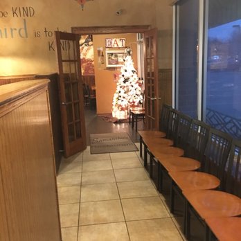 Samantha's Restaurant - Leads to large restaurant that includes a bar too! - Breakfast & Brunch Near Me - North Canton, Ohio