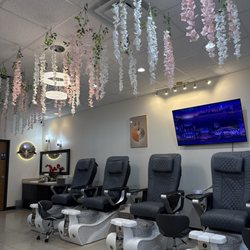Modern Nail - Pedicure thrones