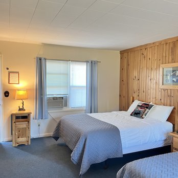 Holiday Motel - We got to park right in front of our room, and there was no road noise to speak of. - Hotels Near Me - Manistique, Michigan Holiday Motel - We got to park right in front of our room, and there was no road noise to speak of. - Hotels Near Me - Manistique, Michigan