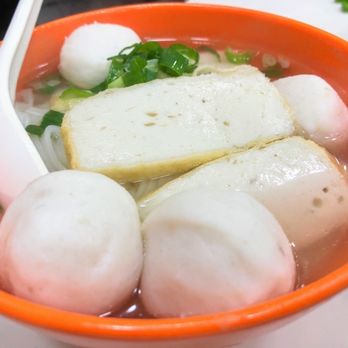 榮園麵家 - Fishcake w/ Look Funn Noodles - Noodles Near Me - Hong Kong, HK