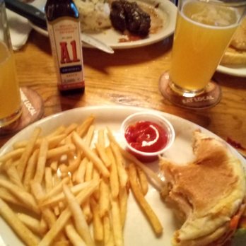 Sequoia Brewing - Our Dinner, spicy chicken sandwich and Sirloin steak with garlic mashed potatoes - American Near Me - Fresno, California