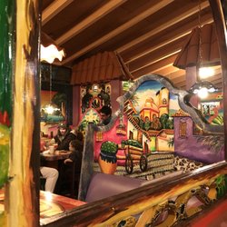Dos Margaritas - Dining booths