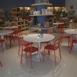 Books and Books Cafe at Museum of Art Fort Lauderdale - Indoor seating