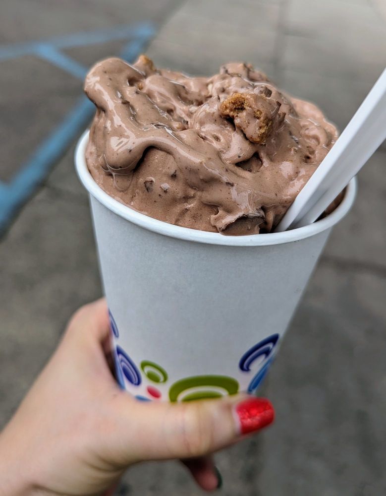 ARCTIC CORNER Updated October 2024 16 Photos & 27 Reviews 314 E