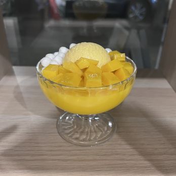 Mango Mango Dessert - Mango juice sago & Pomelo with mango ice cream - Ice Cream & Frozen Yogurt Near Me - Bayside, New York