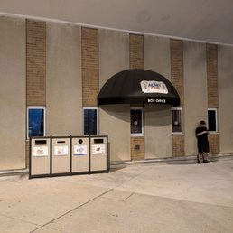 Exterior outside entrance of Queen Elizabeth Theatre - Box office - Toronto, Ontario Exterior outside entrance of Queen Elizabeth Theatre - Box office - Toronto, Ontario