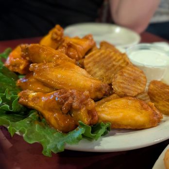 Friendly Tavern - Buffalo wings - Pubs Near Me - Zionsville, Indiana