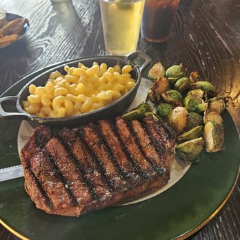 Blackie's on the Square - American Near Me - Glen Rose, Texas