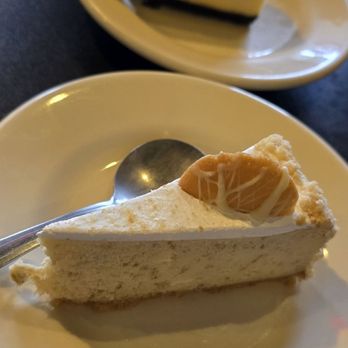 Hank's Cheesecakes - Cheesecake flavors; Banana pudding and Chocolate raspberry - Bakeries Near Me - Saint Louis, Missouri