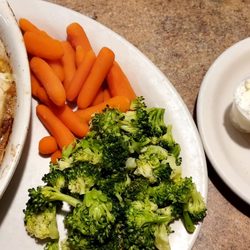 Eat'n Park - Nantucket cod wit carrots, broccoli, and Italian bread
