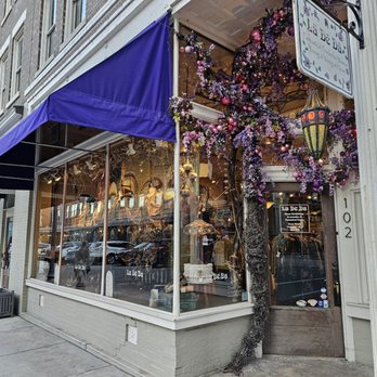 La De Da - The entrance and display window. - Women's Clothing Near Me - Roanoke, Virginia La De Da - The entrance and display window. - Women's Clothing Near Me - Roanoke, Virginia