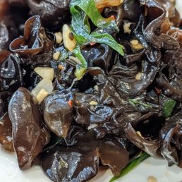 C1 Wood Ear Mushroom Salad - Hot & Spicy 剁椒云耳