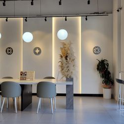 The Alley - Bright, clean interior