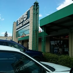 Big 5 Sporting Goods - Definitely the smallest Big-5 store I've been in.