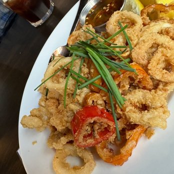 Hungry Goat Scratch Kitchen & Wine Bar - Calamari - Wine Bars Near Me - Morrison, Colorado