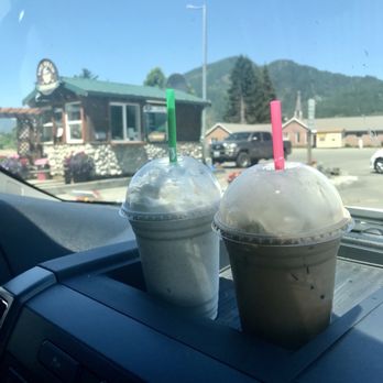 Brew Coffee & Expresso Bar - Ice mocha with ice (drink on the left) and a vanilla glacier blended coffee (on the right) - Coffee & Tea Near Me - Morton, Washington Brew Coffee & Expresso Bar - Ice mocha with ice (drink on the left) and a vanilla glacier blended coffee (on the right) - Coffee & Tea Near Me - Morton, Washington