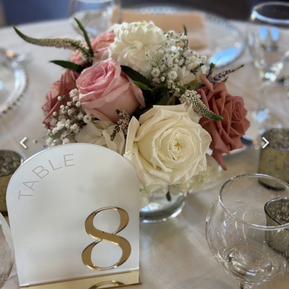 Lynne Lucente Floral Design - Table centerpiece - Floral Designers Near Me Lynne Lucente Floral Design - Table centerpiece - Floral Designers Near Me