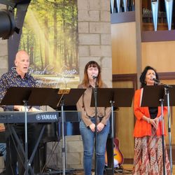 Lakeside Community Presbyterian Church - Praise team