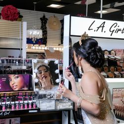 Glamour Us - Completa tu look, estamos aqui para ayudarte a encontrar tu tono perfecto.