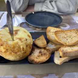 Melted garlic cheese appetizer Melted garlic cheese appetizer