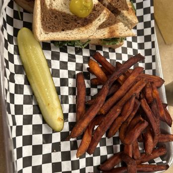 Gold 'N Silver Inn - BLTA - American Near Me - Reno, Nevada