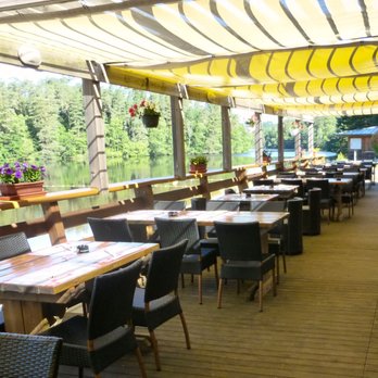 Le Ruffaud - La seconde terrasse du restaurant le Ruffaud - Brasseries Near Me - Saint-Priest-de-Gimel, 19