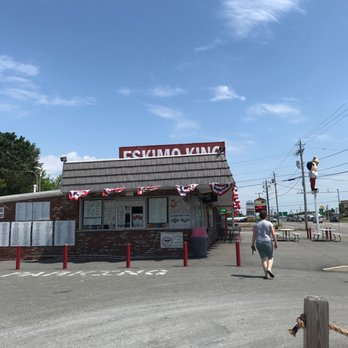 Eskimo King - Two minutes later there was a line! - Ice Cream & Frozen Yogurt Near Me - Swansea, Massachusetts