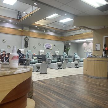 Flawless Nail Bar - Inside - Nail Salons Near Me - Denver, Colorado