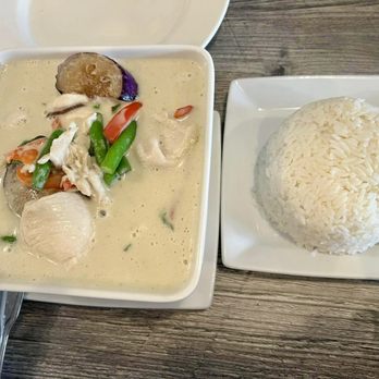 Rice By Mama Camarillo - Green curry - Thai Near Me - Camarillo, California