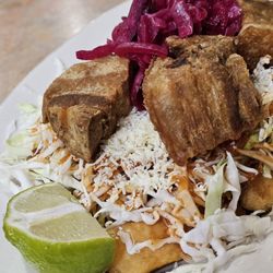 El Paraiso Honduran Restaurant - The Chicharron con Yuca appetizer. Simply delicious!
