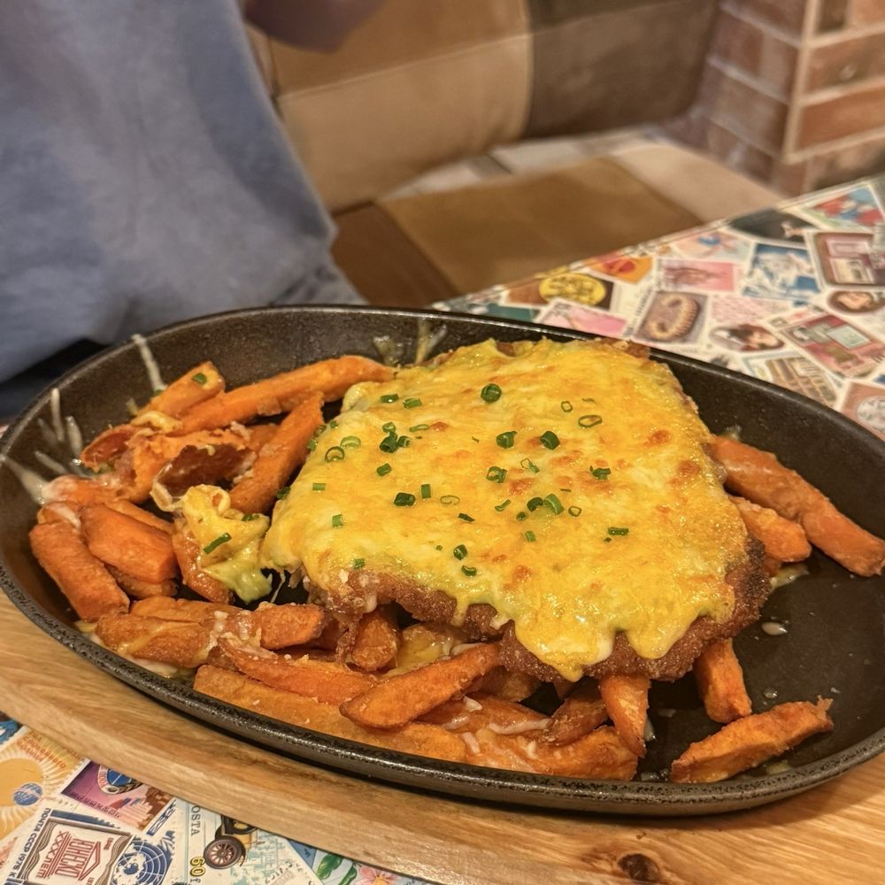 M43 Burger Bar-BQ - California Schnitzel! Covered in guacamole and cheese! This was incredible! - Burgers Near Me - Füssen, BY