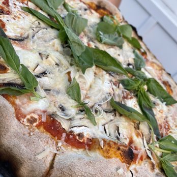 Lucali - Pizza Near Me - Brooklyn, New York