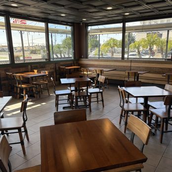 Burns Road - Dining room - Burgers Near Me - Tustin, California