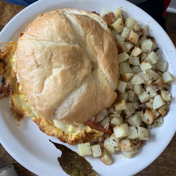 Breakfast House - Croissant Sandwich - Breakfast & Brunch Near Me - Chicago, Illinois