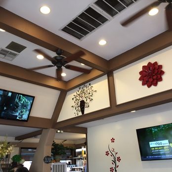Red Top Kitchen - There are 4 TV's in such a small space. Do people watch that much TV? - Vietnamese Near Me - Baldwin Park, California Red Top Kitchen - There are 4 TV's in such a small space. Do people watch that much TV? - Vietnamese Near Me - Baldwin Park, California