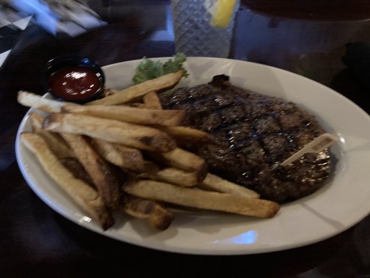 Linde Marie's Steakhouse on the Square by null